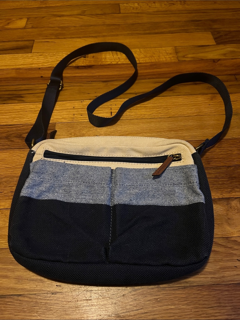 Fossil Tri-Tone Crossbody Bag in Navy, Light Gray & Cream